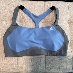 Like new sports bra-unsure of size. Medium-large